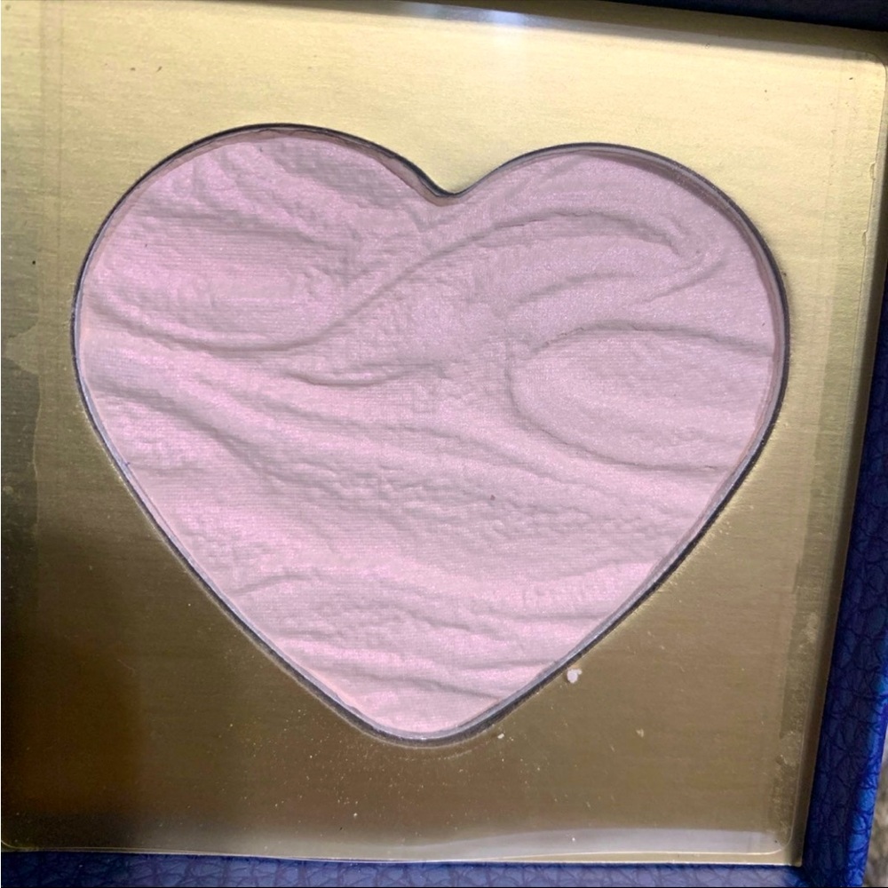 I Heart Revolution - Revolution Beauty - Cinderella Highlighter - New